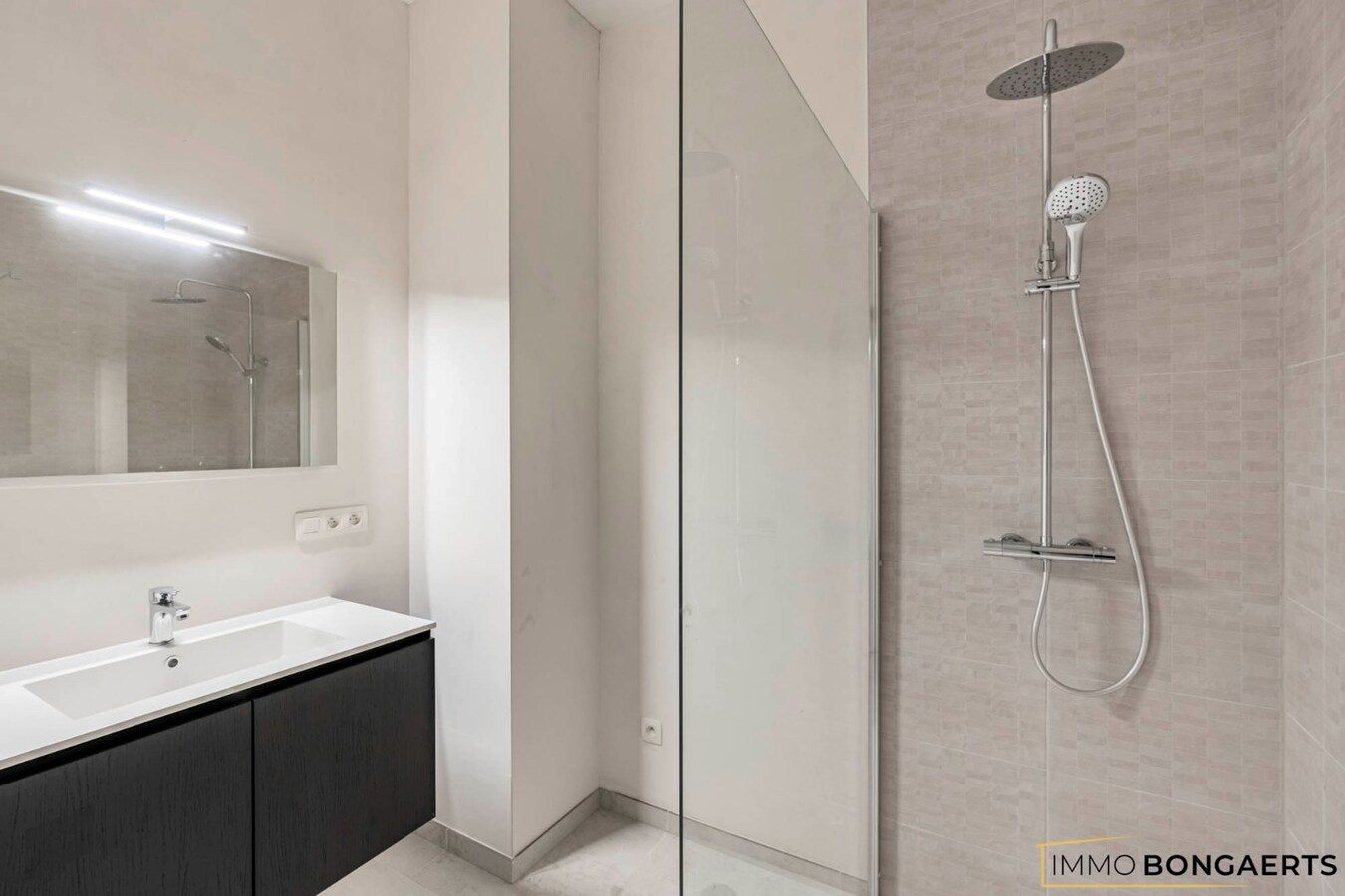 Gelijkvloers nieuwbouwappartement met 3 slaapkamers 