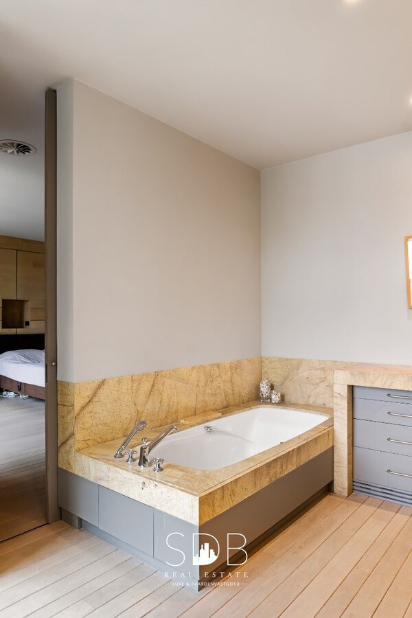 Prachtige villa met hippische accommodatie en graslanden op +/- 9 ha 