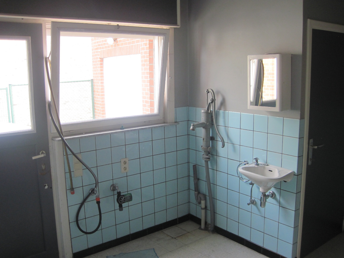 Degelijke Half Open Bebouwing. Bijzonder rustig gelegen ! 