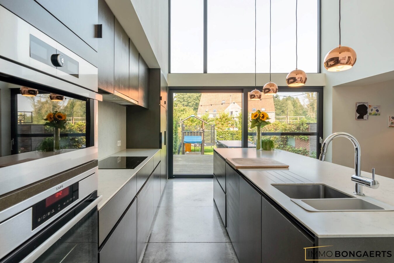 Ruime woning met garage, tuin en drie slaapkamers 