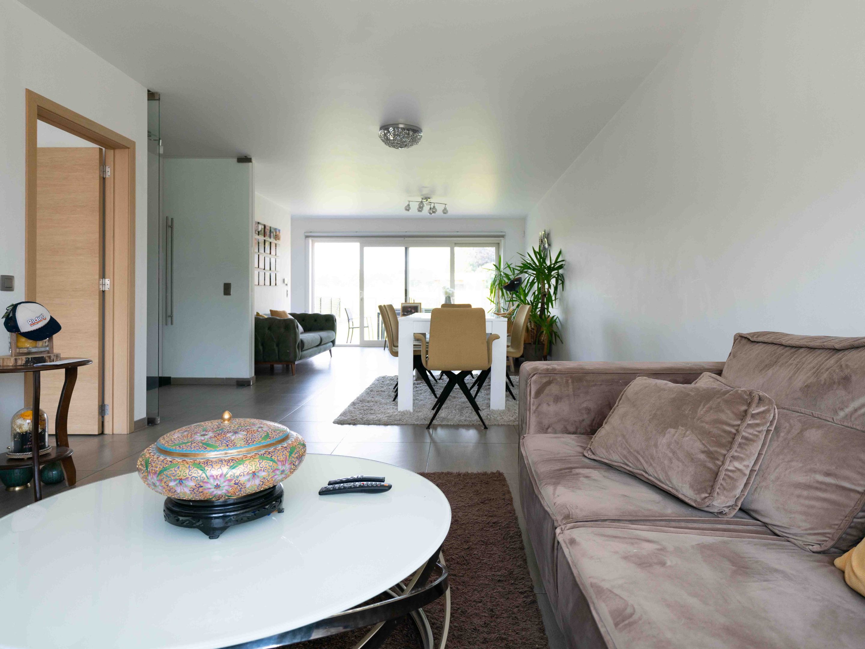 Zéér ruime en recente woning met 3 kamers en 2 badkamers 