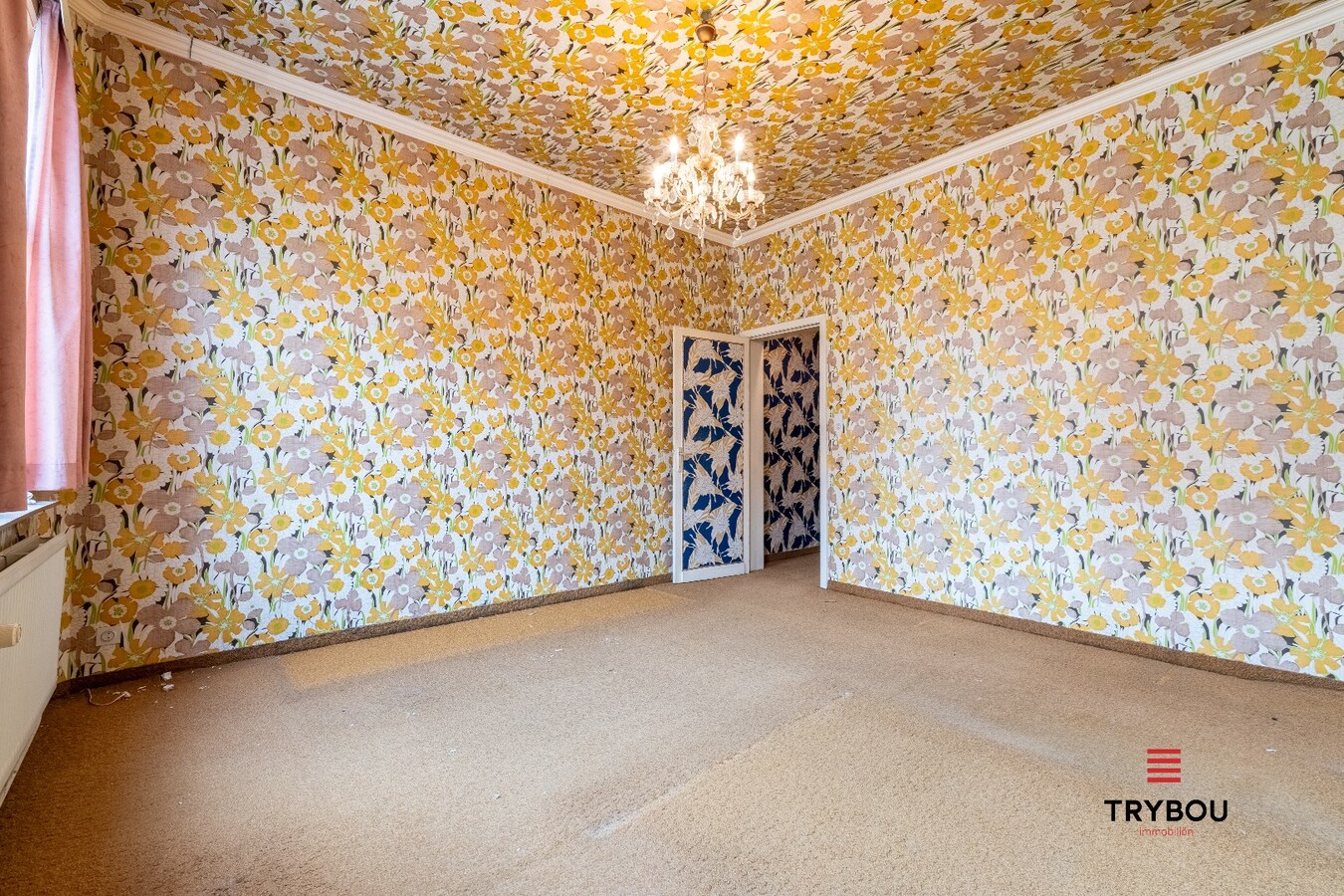 🏠 Te koop in het hart van Diksmuide – Woning met woon-winkelcombinatie en charmant stadstuintje 