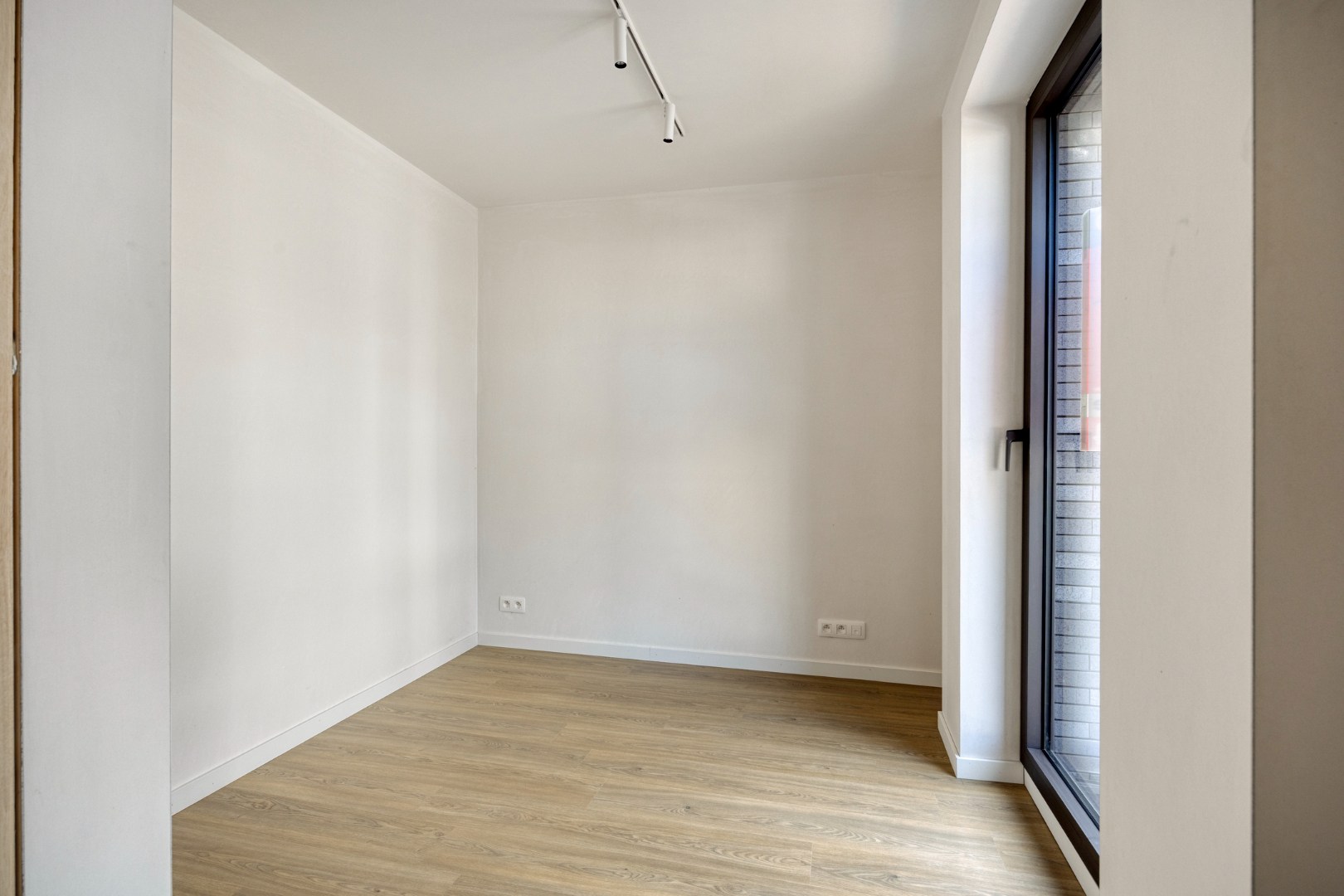 Hoogwaardig afgewerkte nieuwbouwwoning met 4 slpk. in centrum Geel 
