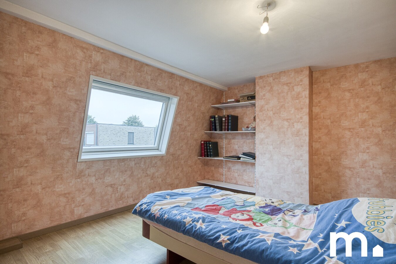 Woning met 5 slaapkamers, garage en tuin te Izegem! 