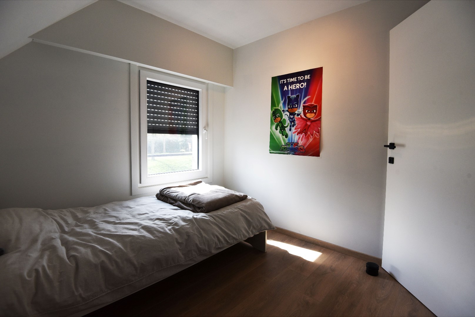 Gerenoveerde open bebouwing met 3 slaapkamers, terras en garage 