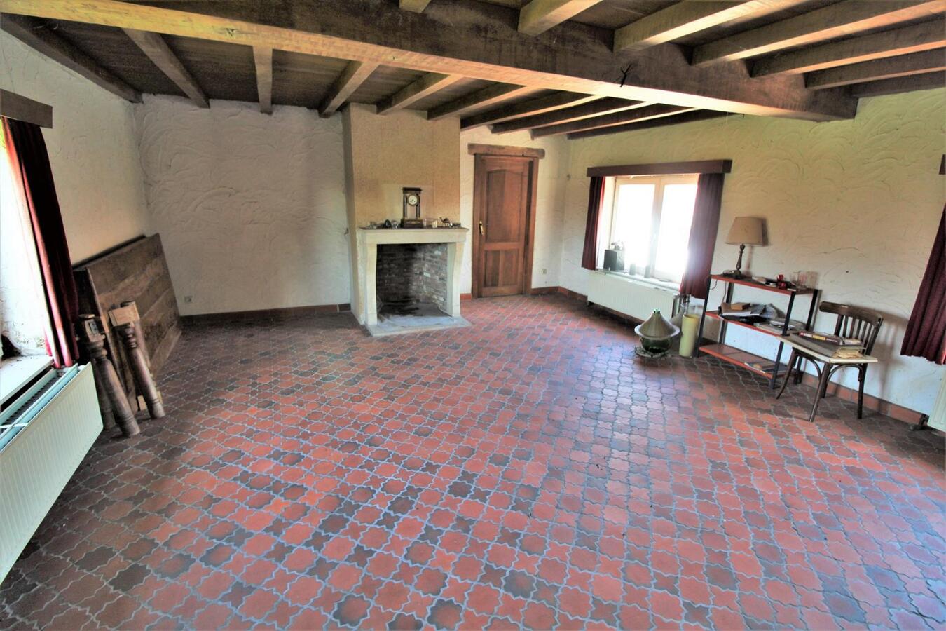 EN OPTION - Maison à rénover dans un cadre rural avec annexes et prairies sur environ 6.7ha à Nivelles (Brabant Wallon) 