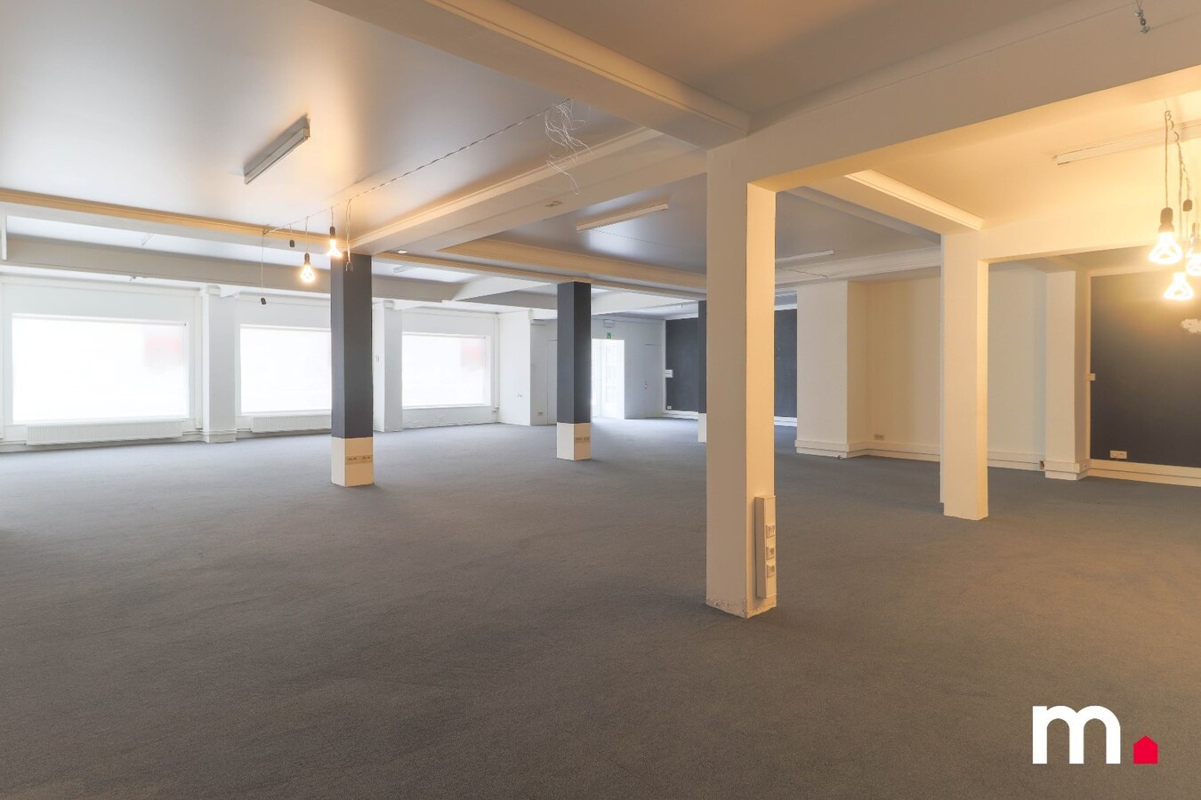 TOPLIGGING  ! 400M2 COMMERCIELE RUIMTE  AAN DE BROELTORENS EN DE LEIE ! 