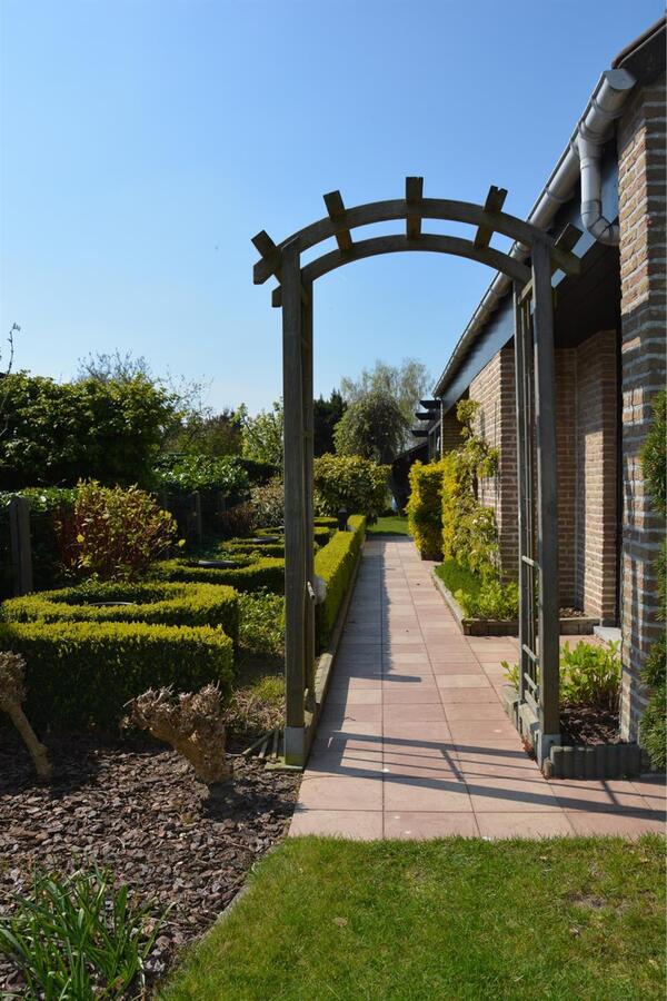 Charmante villa met zonnige tuin 