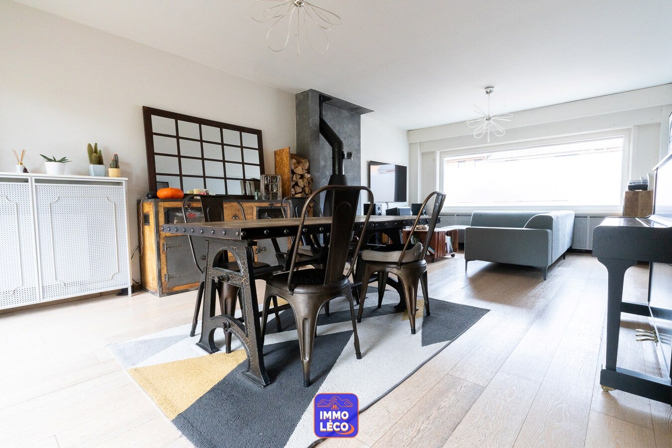 Superbe propriété érigée sur 323m² avec garage, parking, jardin, COUP DE COEUR ! 