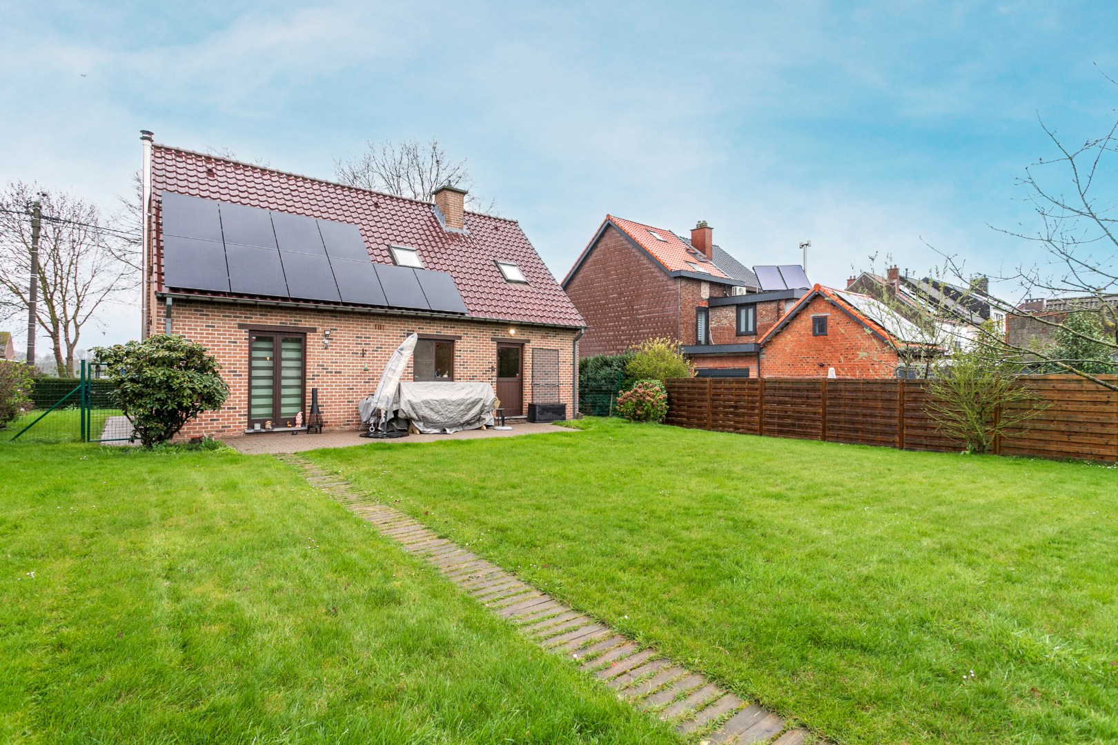 Instapklare woning met 3 slpks, garage en tuin op 6a61ca 