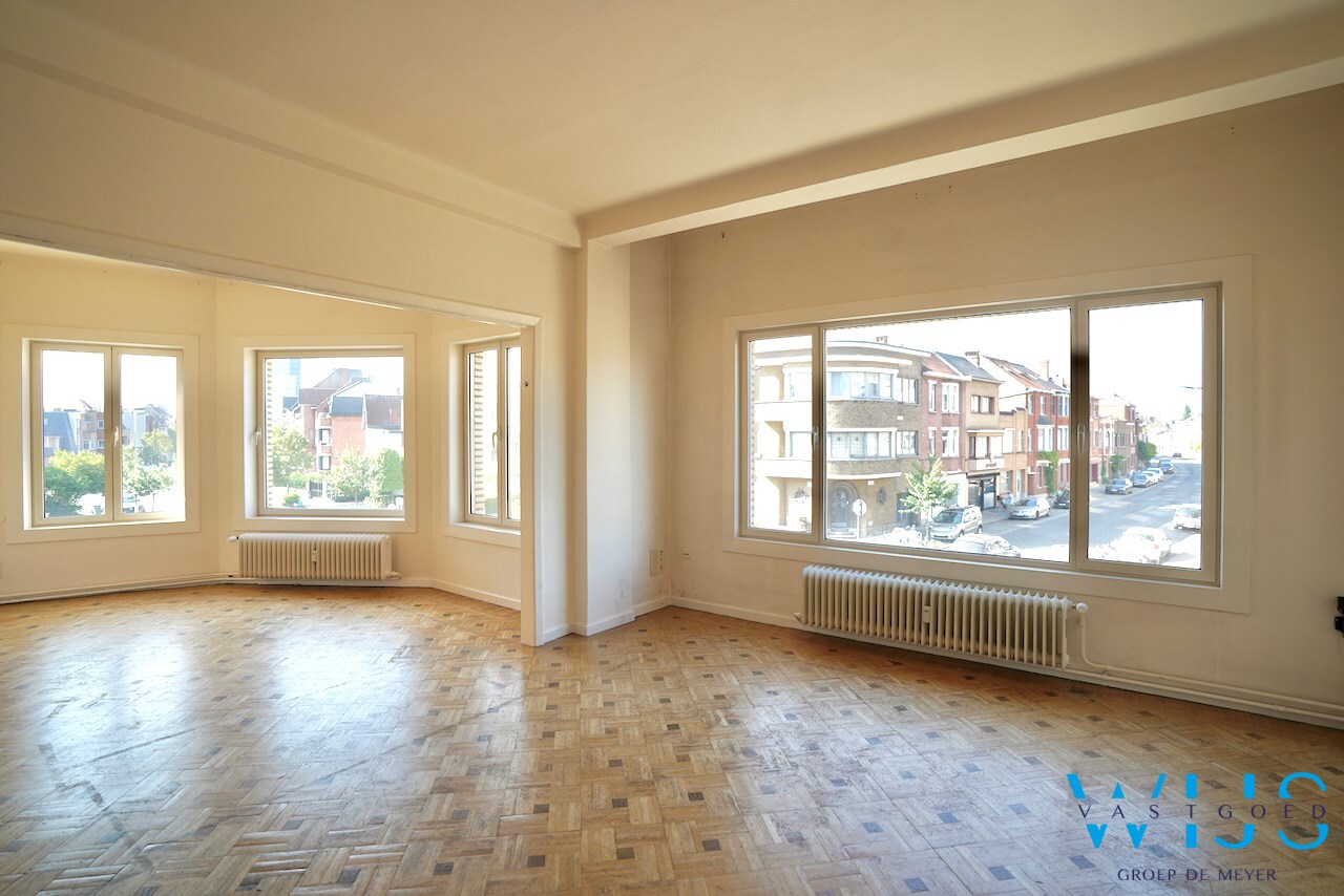 Zeer ruim karaktervol appartement te Gent ! 