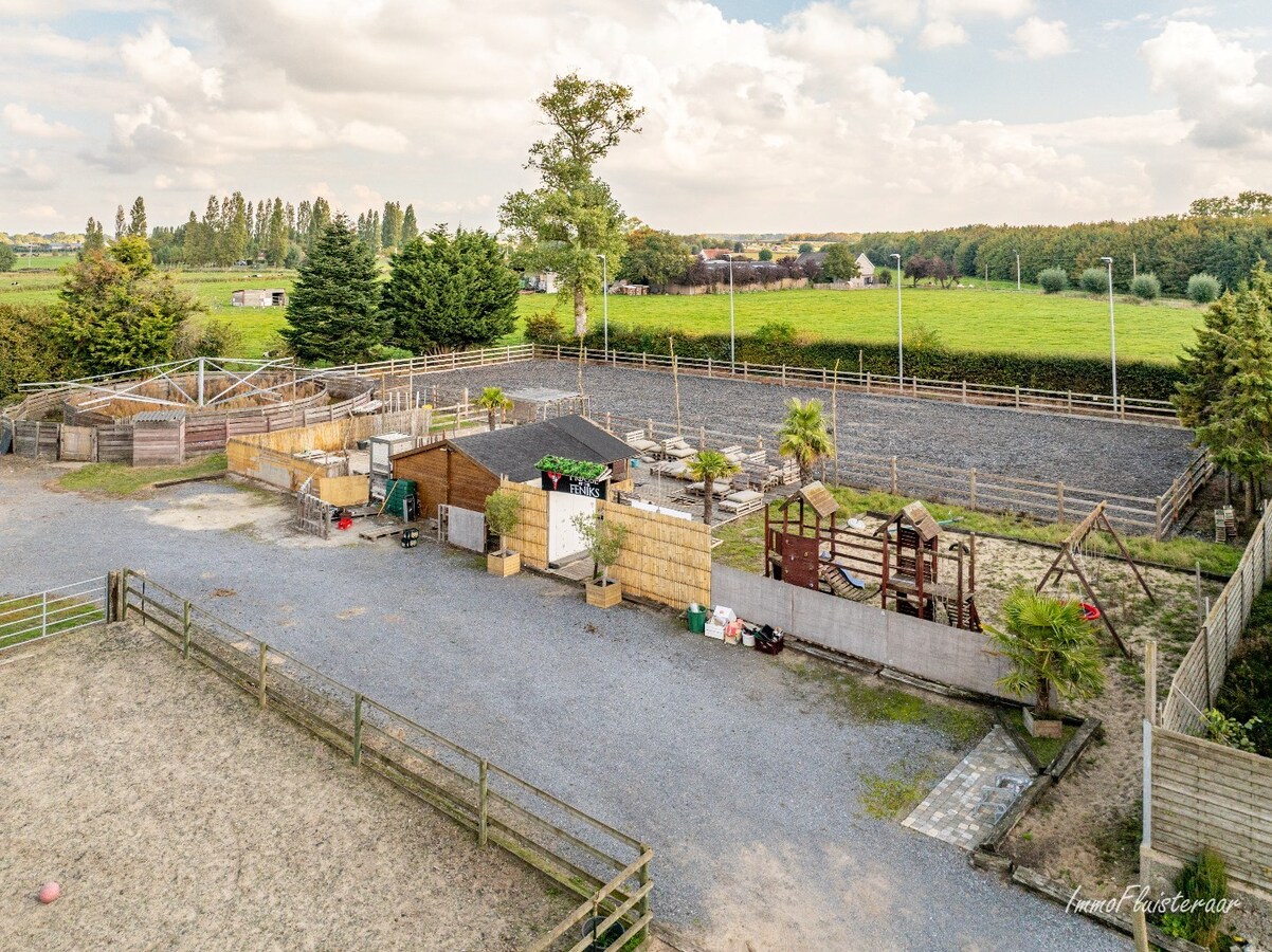 Charmante woning met stallen, buitenpiste en weide  op ca. 2 ha te OUDENBURG 