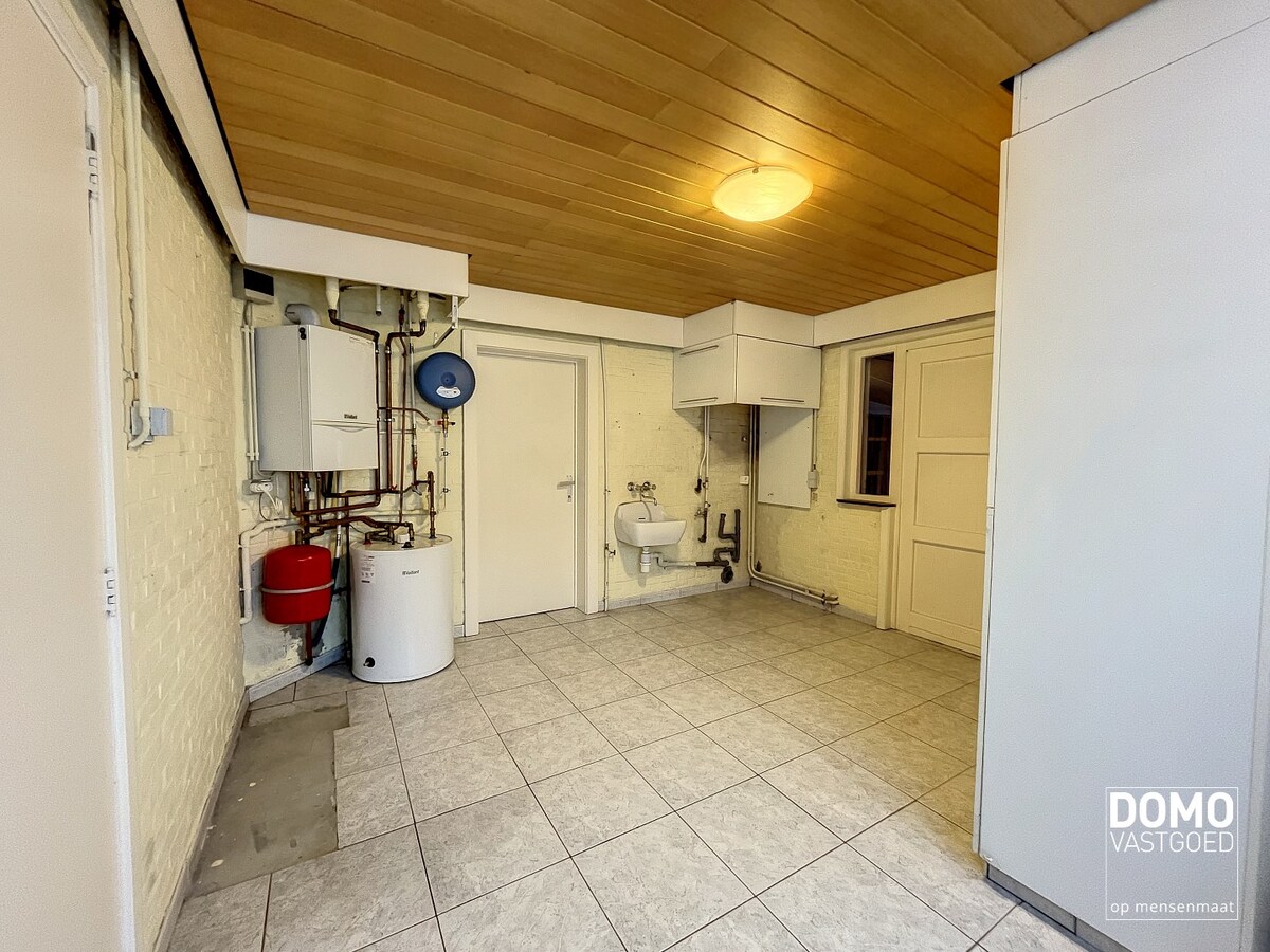 Ruime woning, gelegen nabij het centrum van Kermt met gunstig EPC label. 