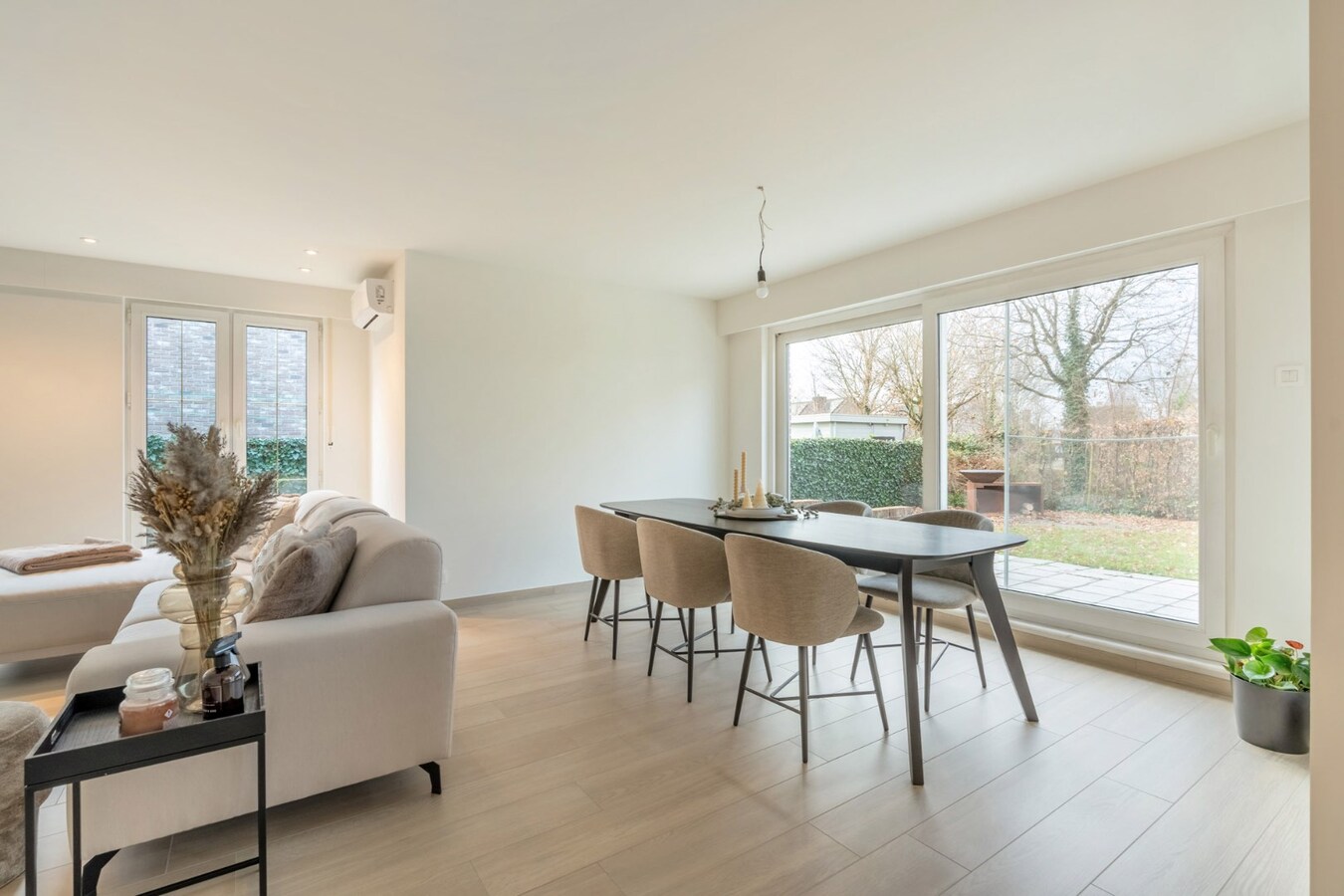 Prachtige ruim gerenoveerde woning. 