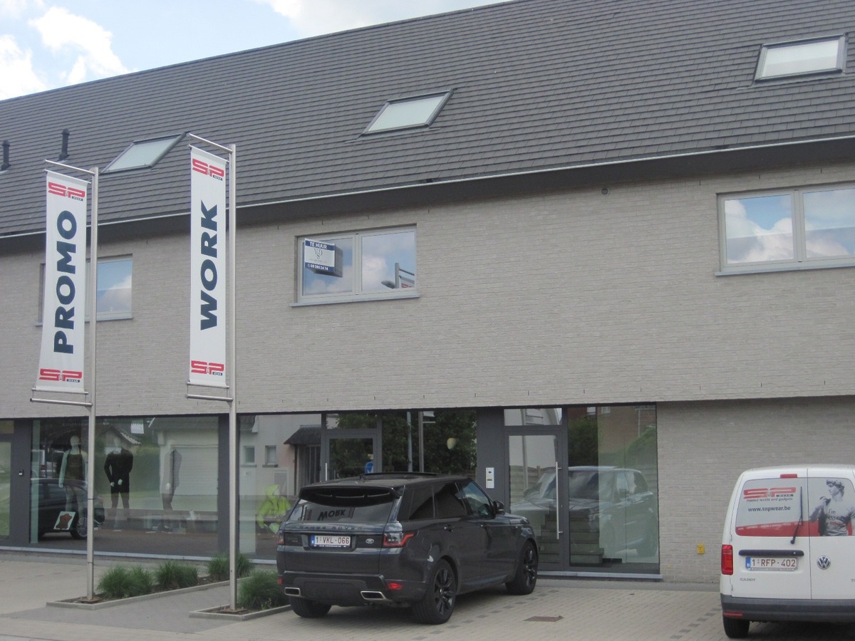 Recent, ruim appartement met een uniek terras !  GEEN VASTE KOSTEN ! 