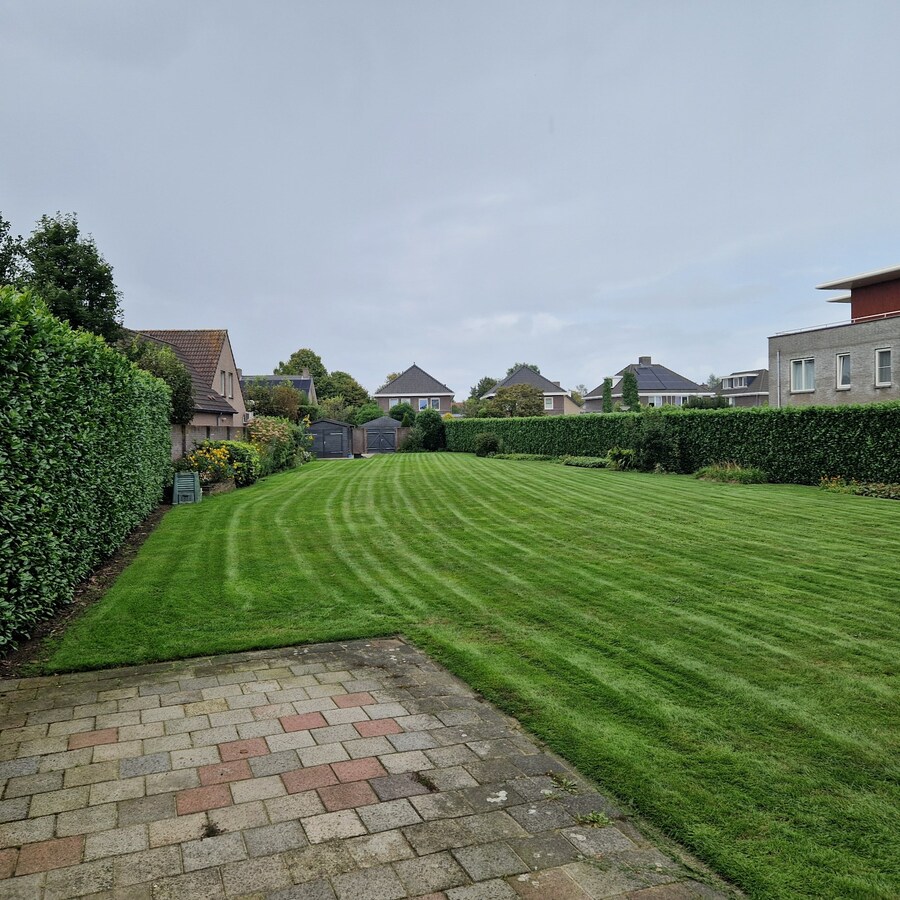 2 bouwkavels te koop voor de bouw van 2 halfvrijstaande levensloopbestendige woningen met vrij uitzicht over landerijen. 