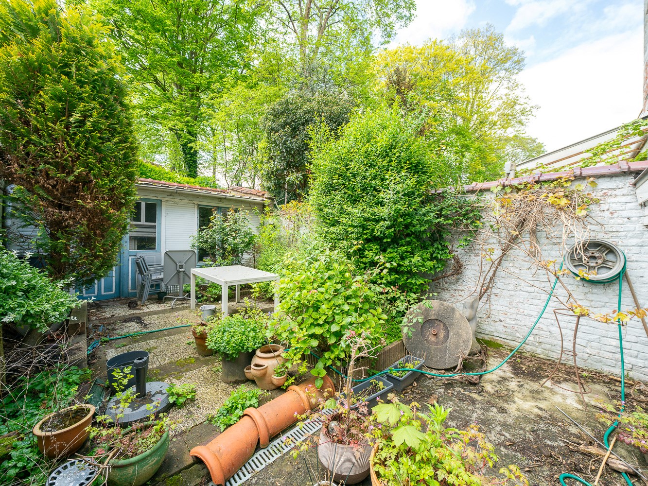 Opbrengstwoning met 4 units op zeer gunstige locatie 