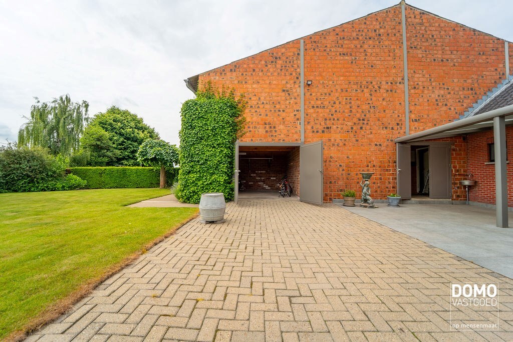 UNIEKE WONING MET 2 RUIME LOODSEN OP PERCEEL VAN 58A49CA 