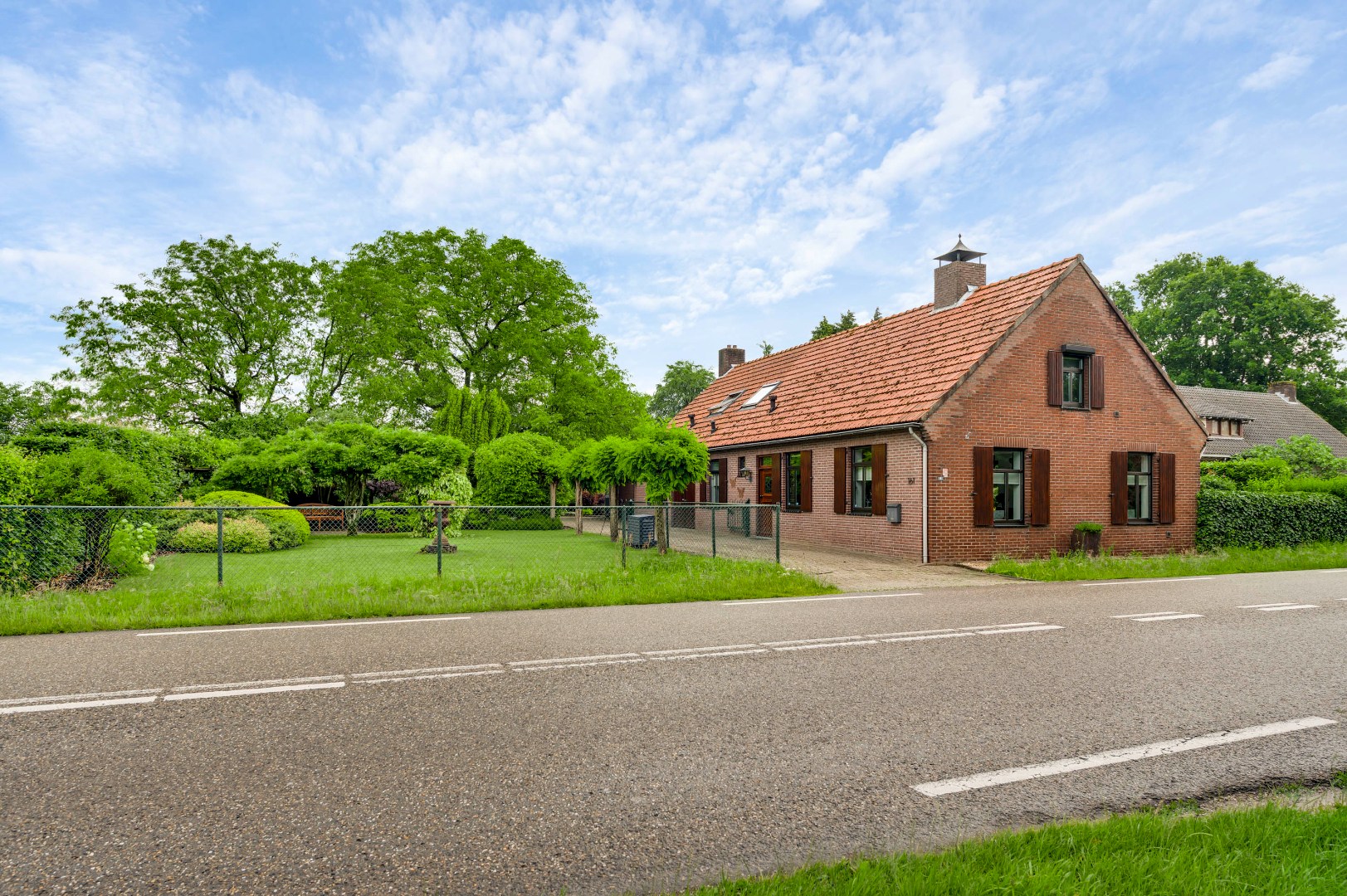 Woonboerderij te koop in Weert