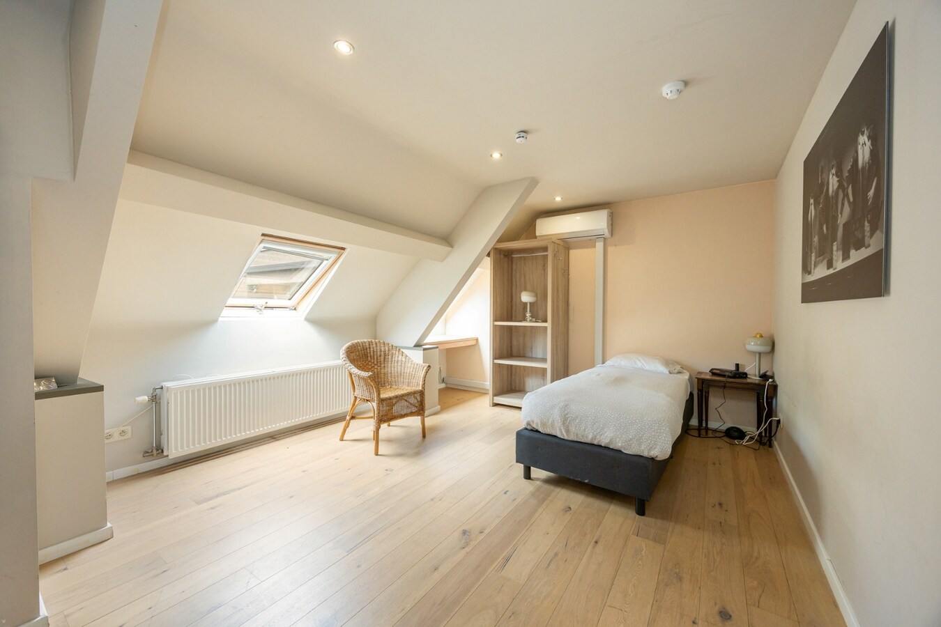 Zeer ruime woning (8 slpk + 8 badkamers) op een perceel van ca. 1.522 m² te Wijnegem/grens Schilde 