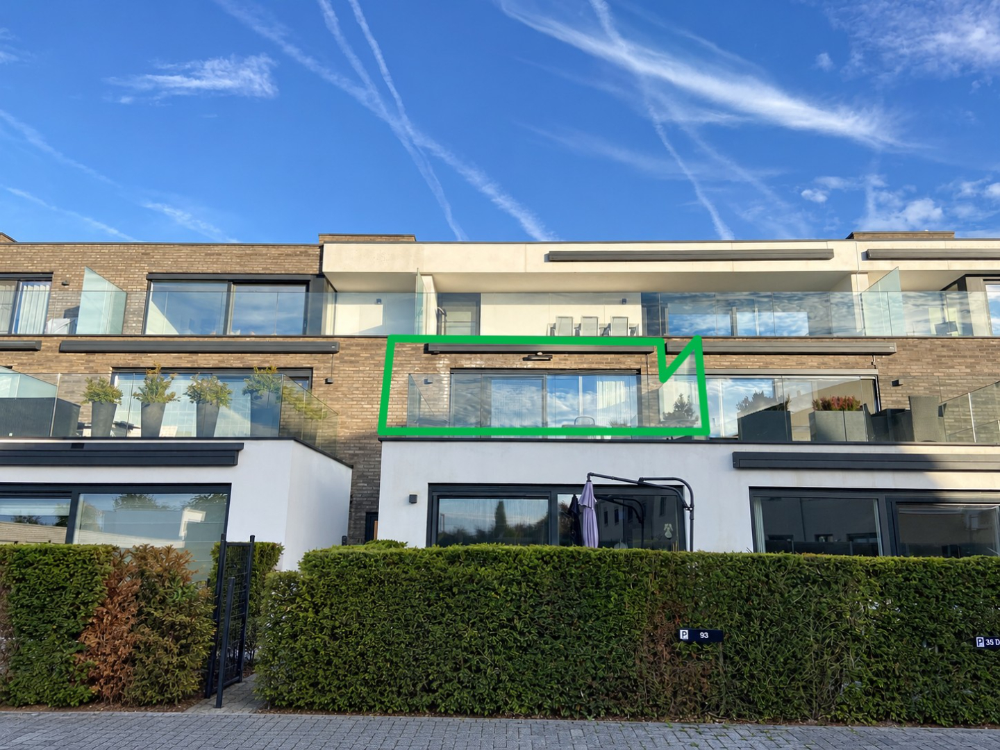 Instapklaar modern 2-slaapkamerappartement met garage in hartje Waregem! 