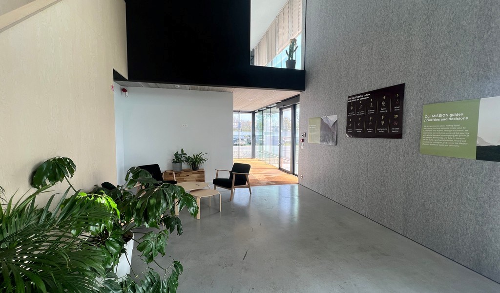 Recent bedrijfsgebouw met prachtige kantoren te huur in Lokeren