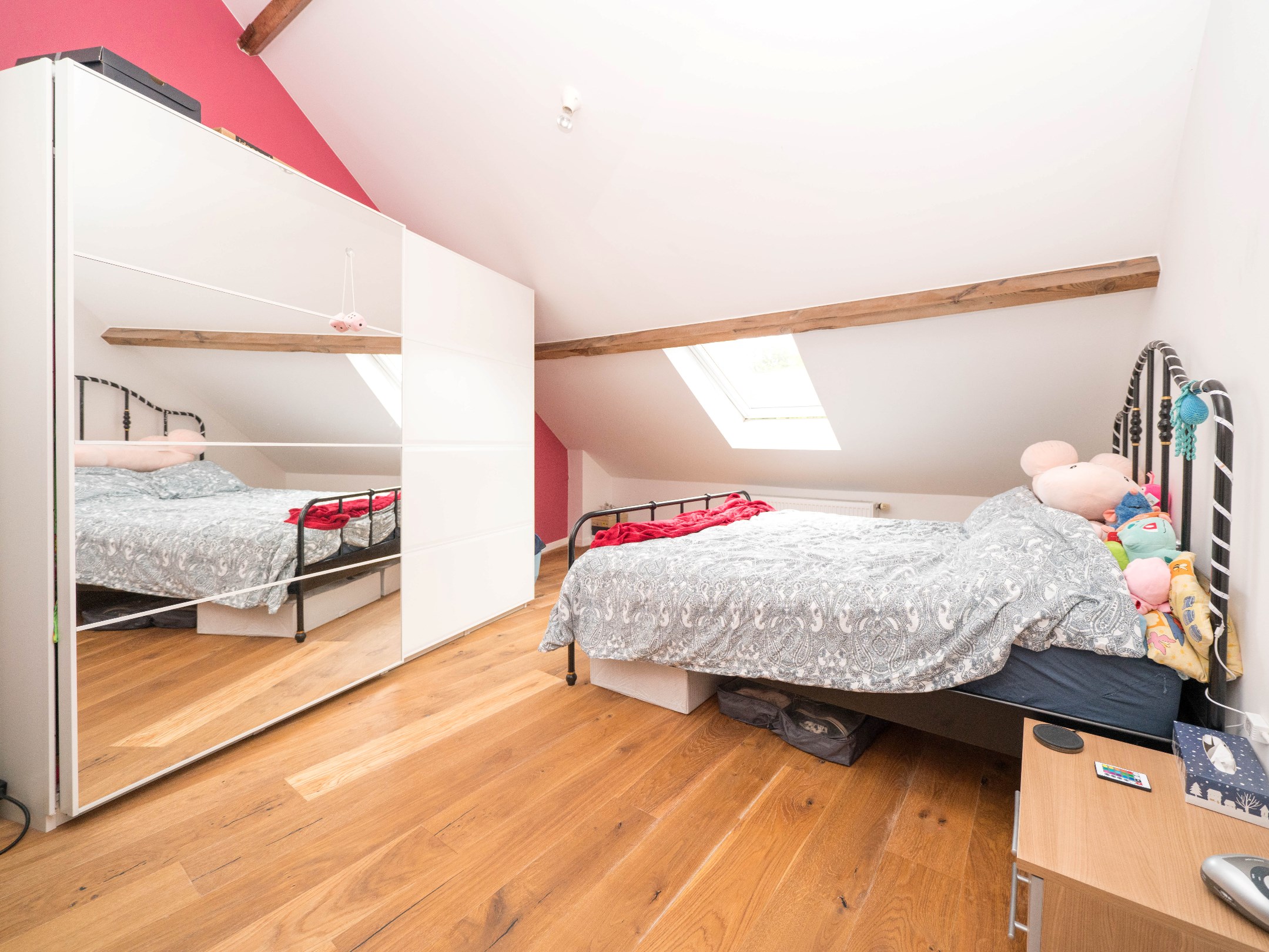 Zeer grote, instapklare woning met 6 kamers en 2 badkamers 