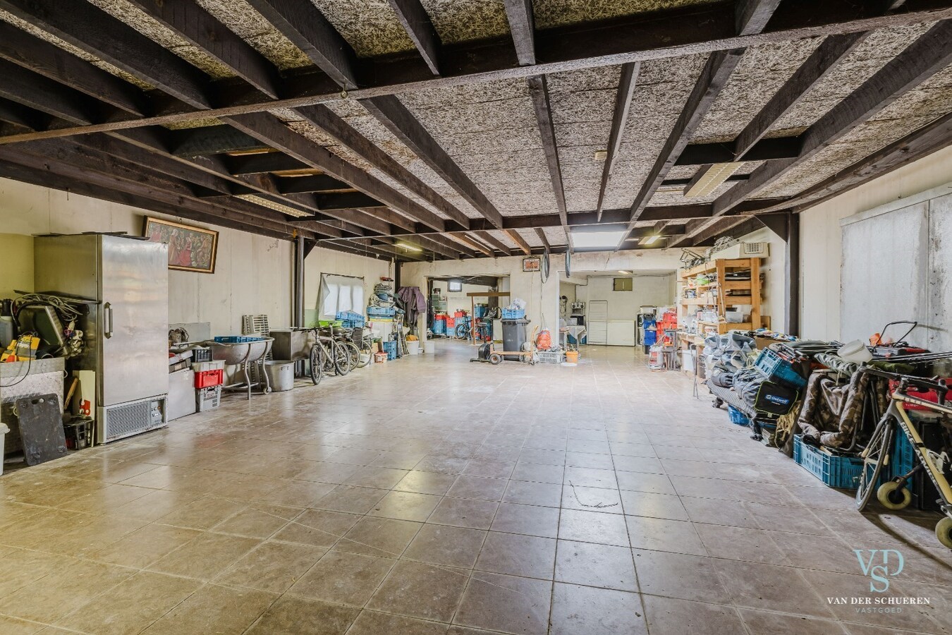 Ruime woning met atelier / garage. 