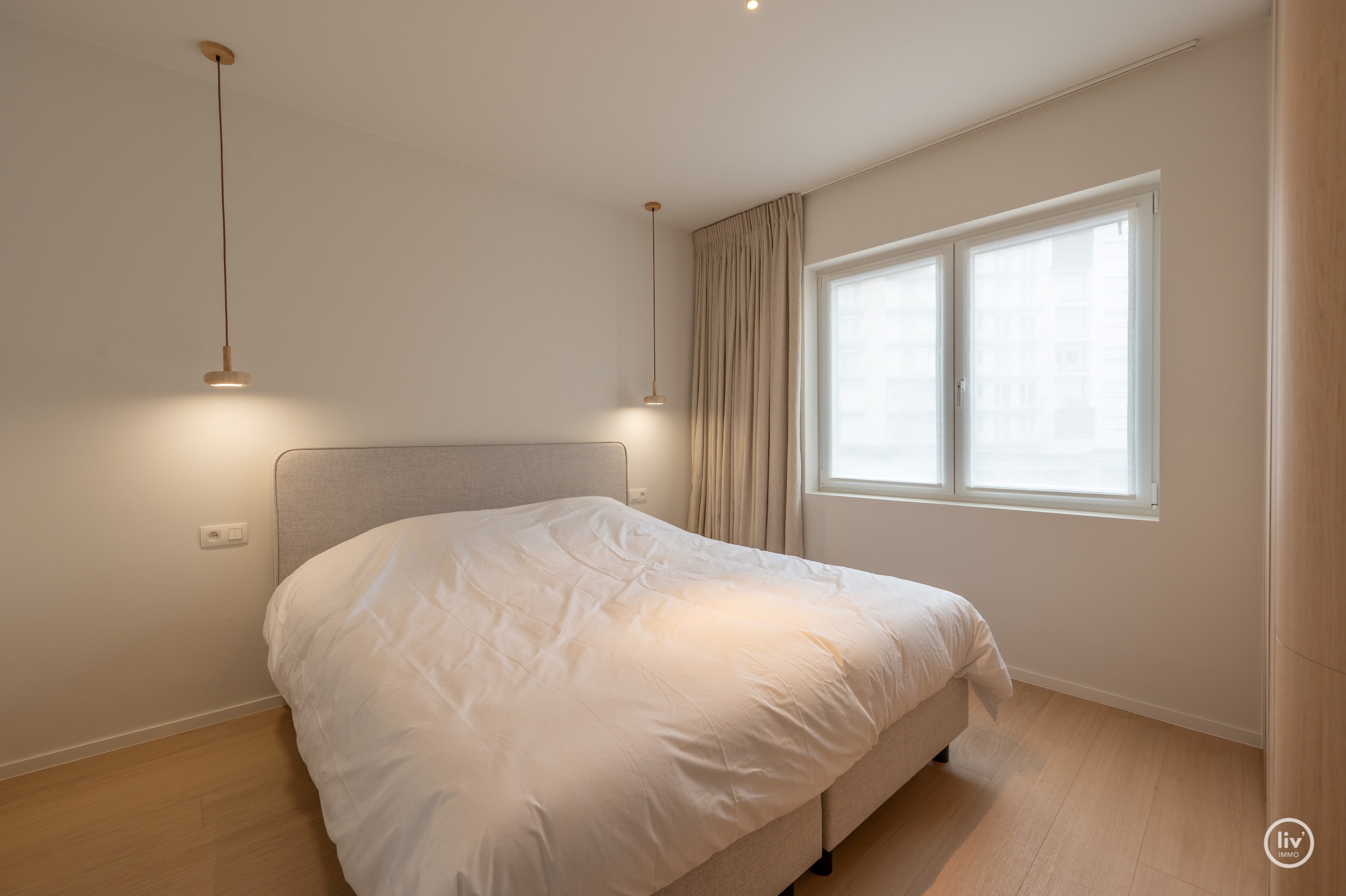 Magnifique appartement rénové de 3 chambres avec vue dégagée situé sur l'avenue Jozef Nellens à Knokke. 