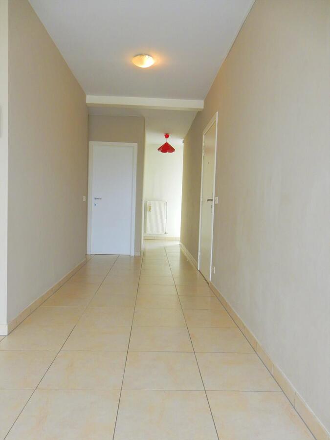 Lichtrijk appartement met groot terras en garagebox 