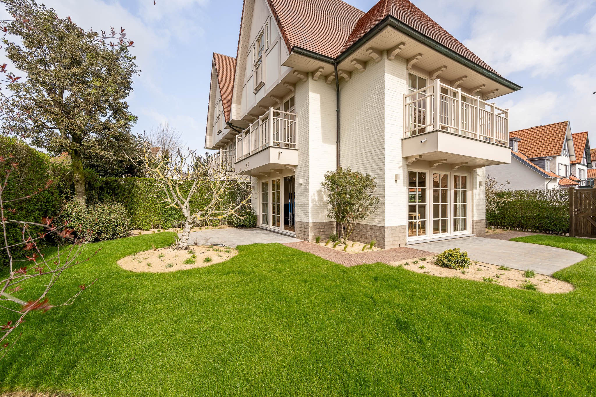 Prachtig gerenoveerde  halfopen woning op topligging nabij centrum, zee en strand 