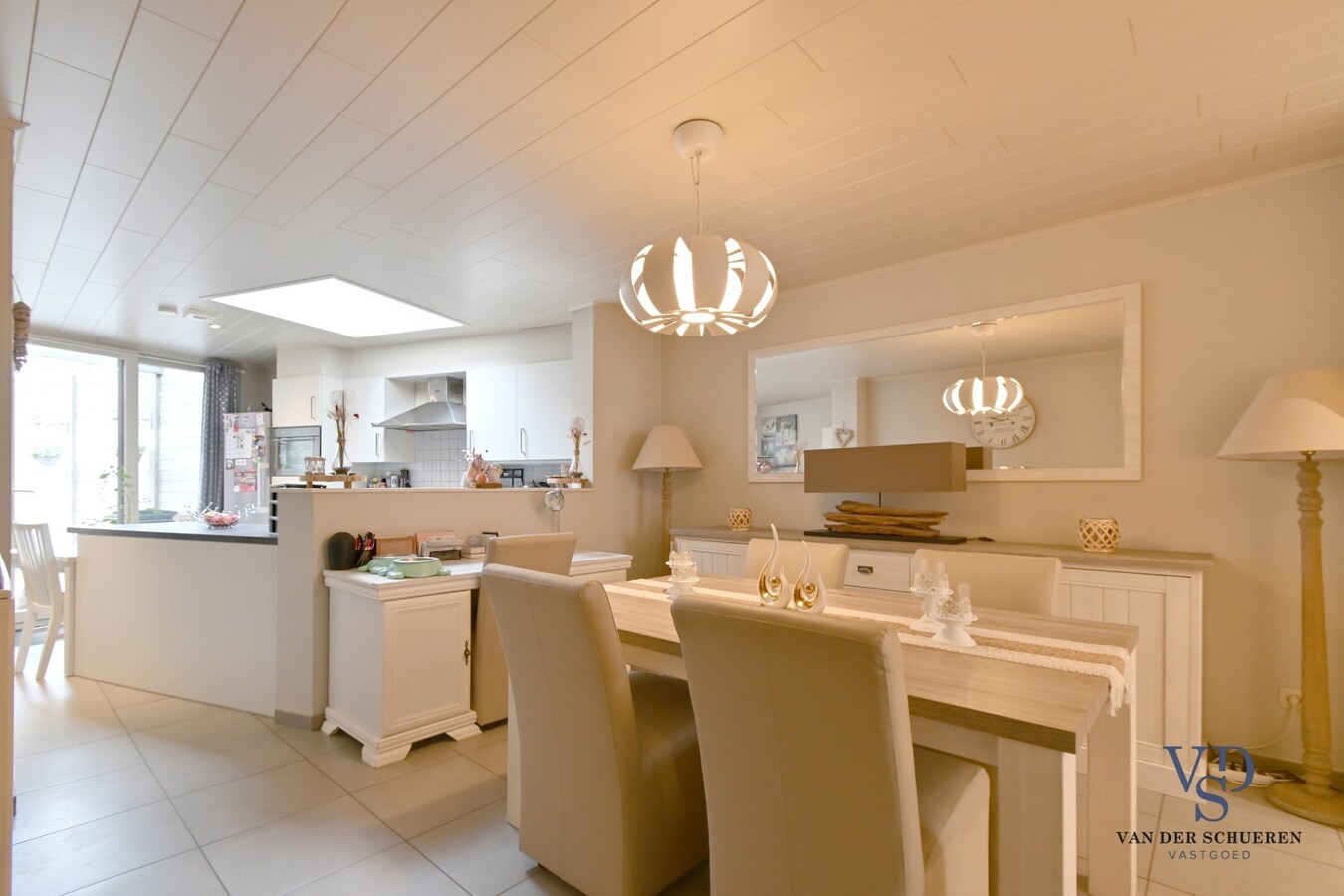 Gezellige woning (met garage achteraan). 