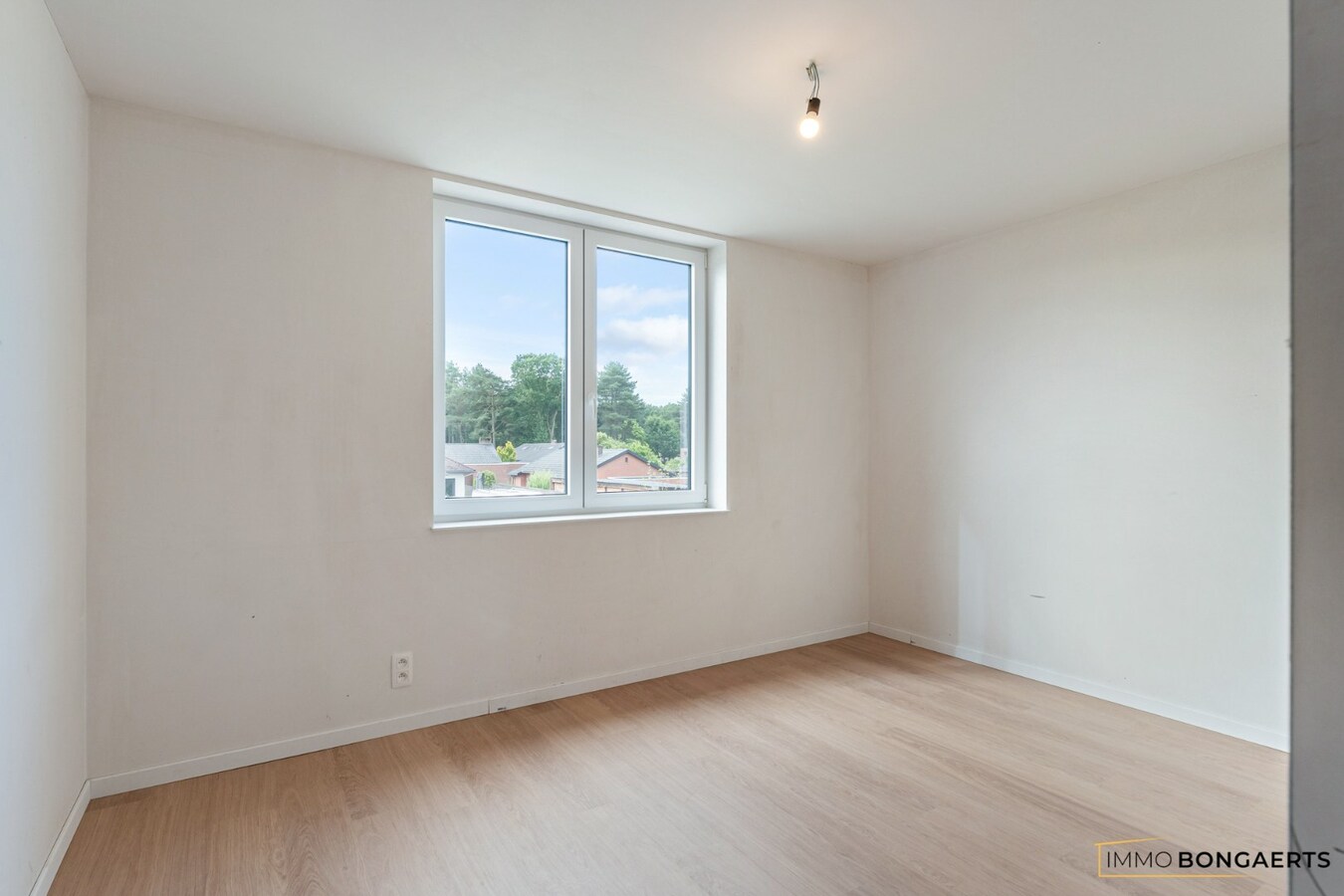 Volledig afgewerkte nieuwbouwwoning met 4 slaapkamers. 