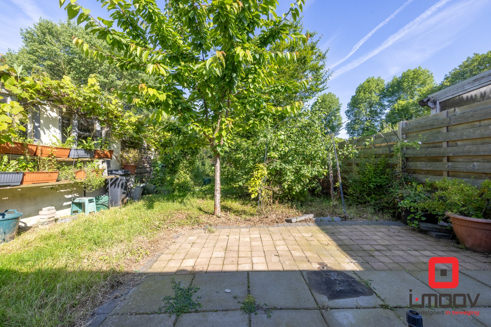 Héél charmant renovatieproject op idyllische ligging aan het water 