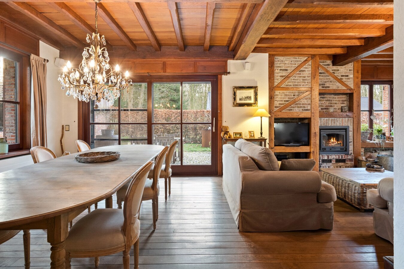 Uniek gelegen villa op ruim perceel van 2009m² 