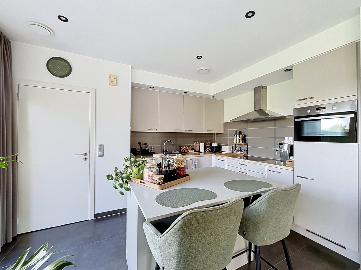 Recente halfopen woning met 3 ruime slaapkamers! 