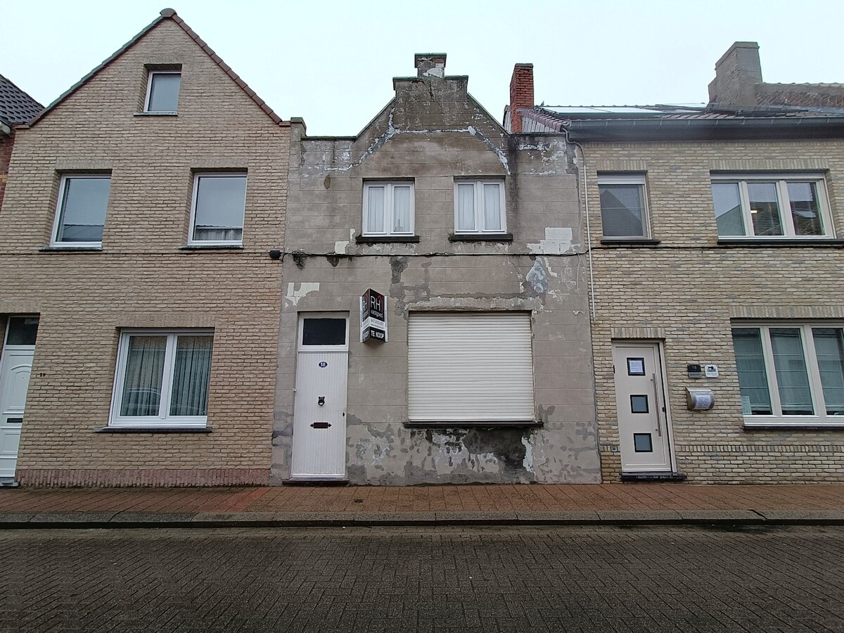 Te renoveren/te slopen gezinswoning in Heist 