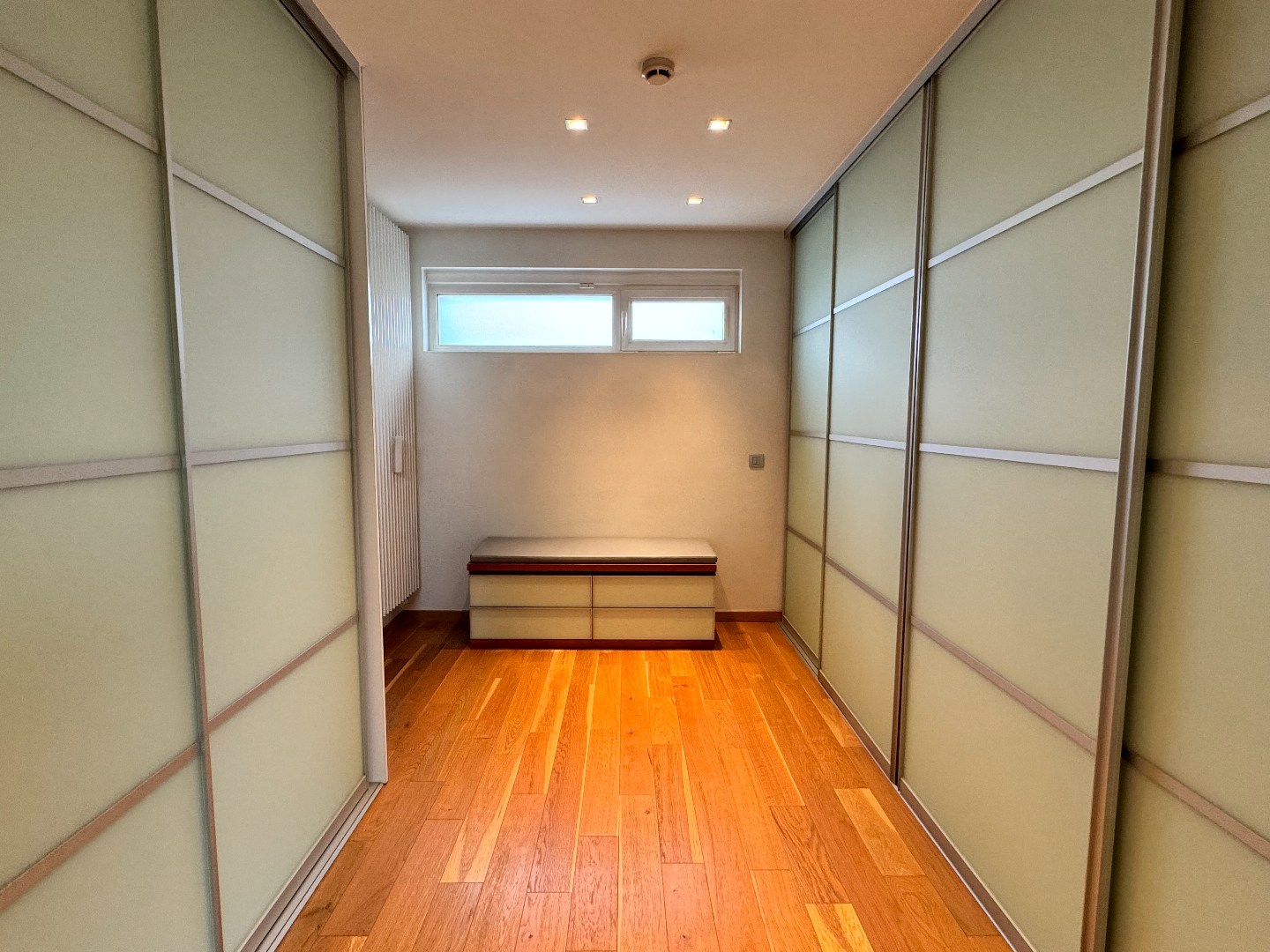 Stijlvolle villa op 909 m² met garage en afgesloten tuin 