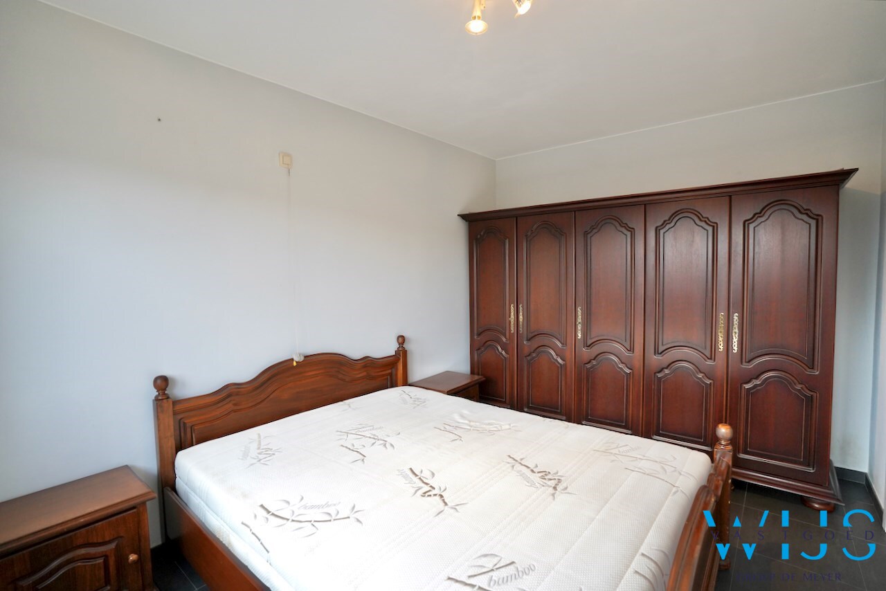 Instapklaar appartement met garage te Oosteeklo ! 