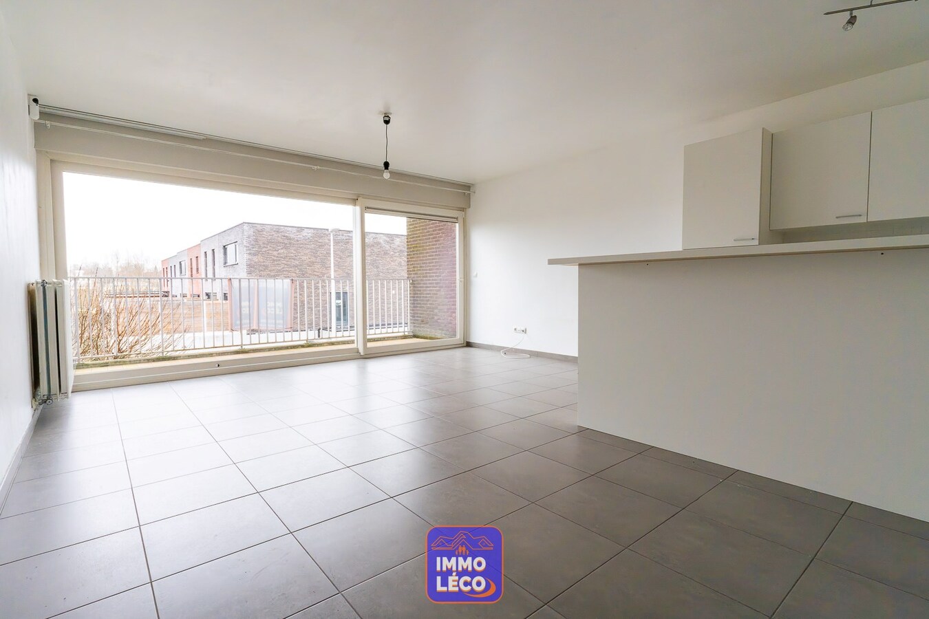 Maison moderne dans un lotissement avec parking 2 voit. &amp; jardin, proche de la Gare ! 