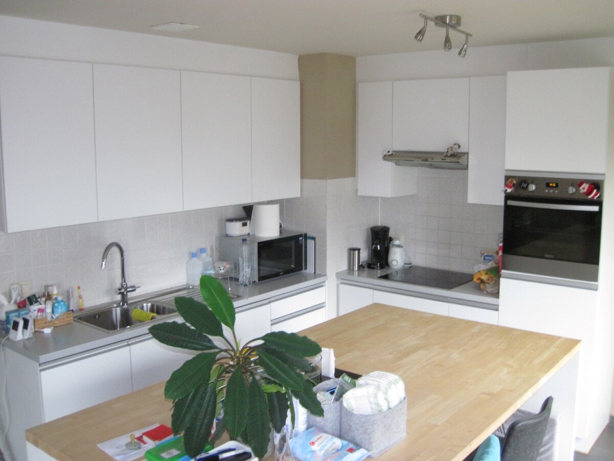 Aangename gezinswoning (Half Open Bebouwing). 