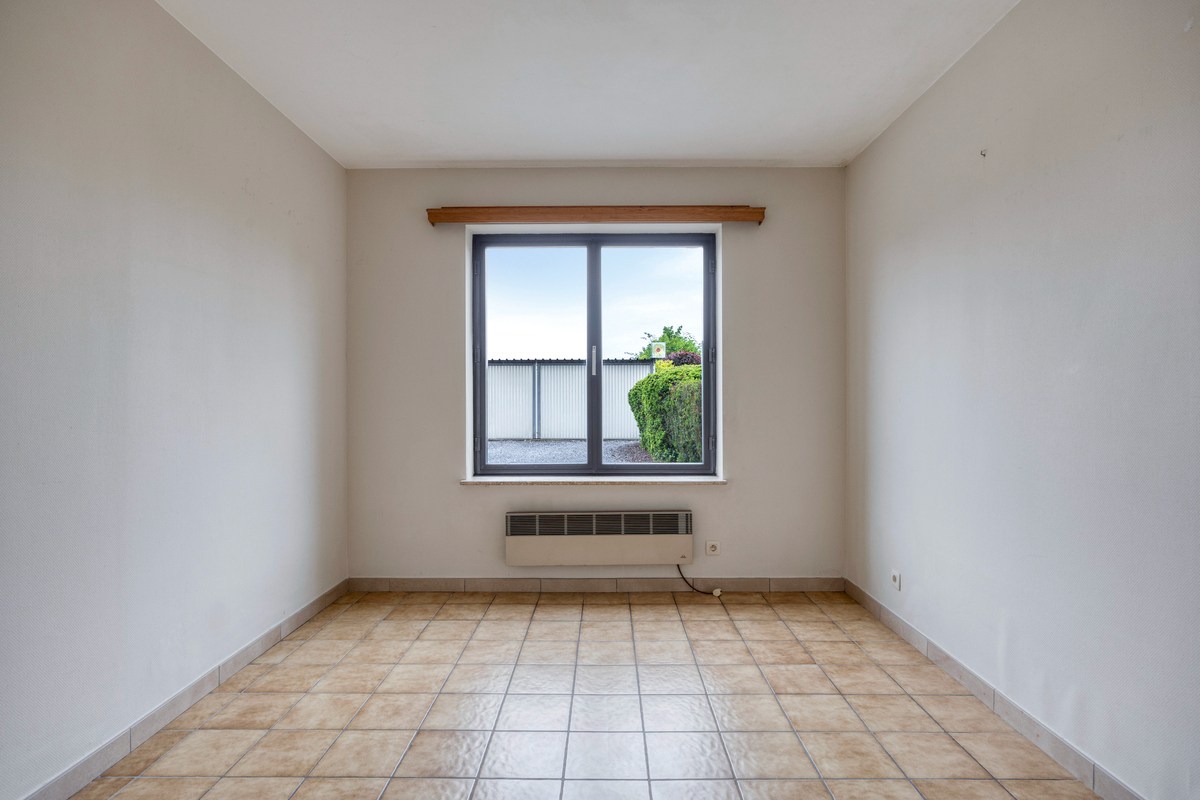 Opbrengsteigendom met 3 appartementen en 7 garages 
