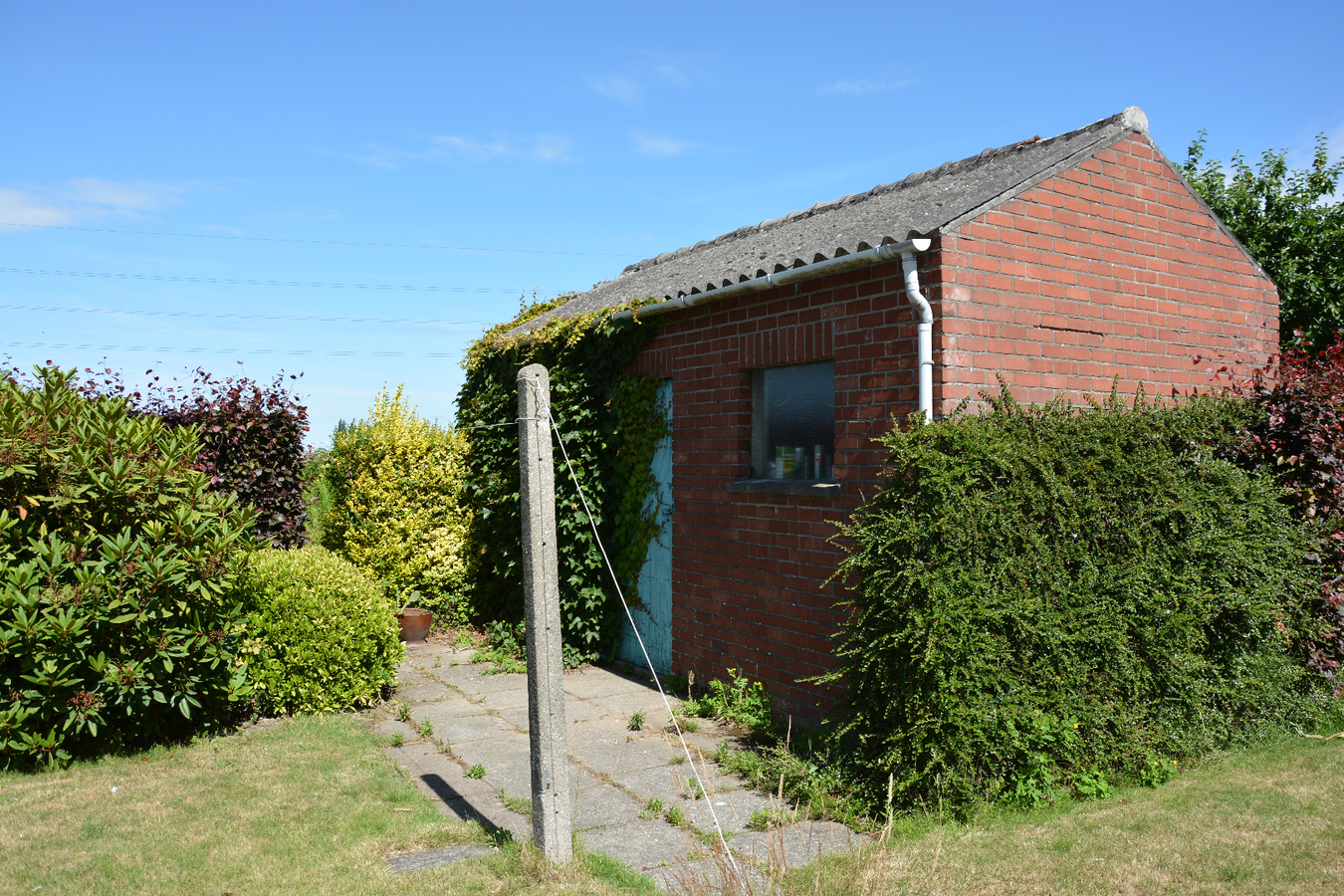 Alleenstaande woning met garage en mooie tuin 