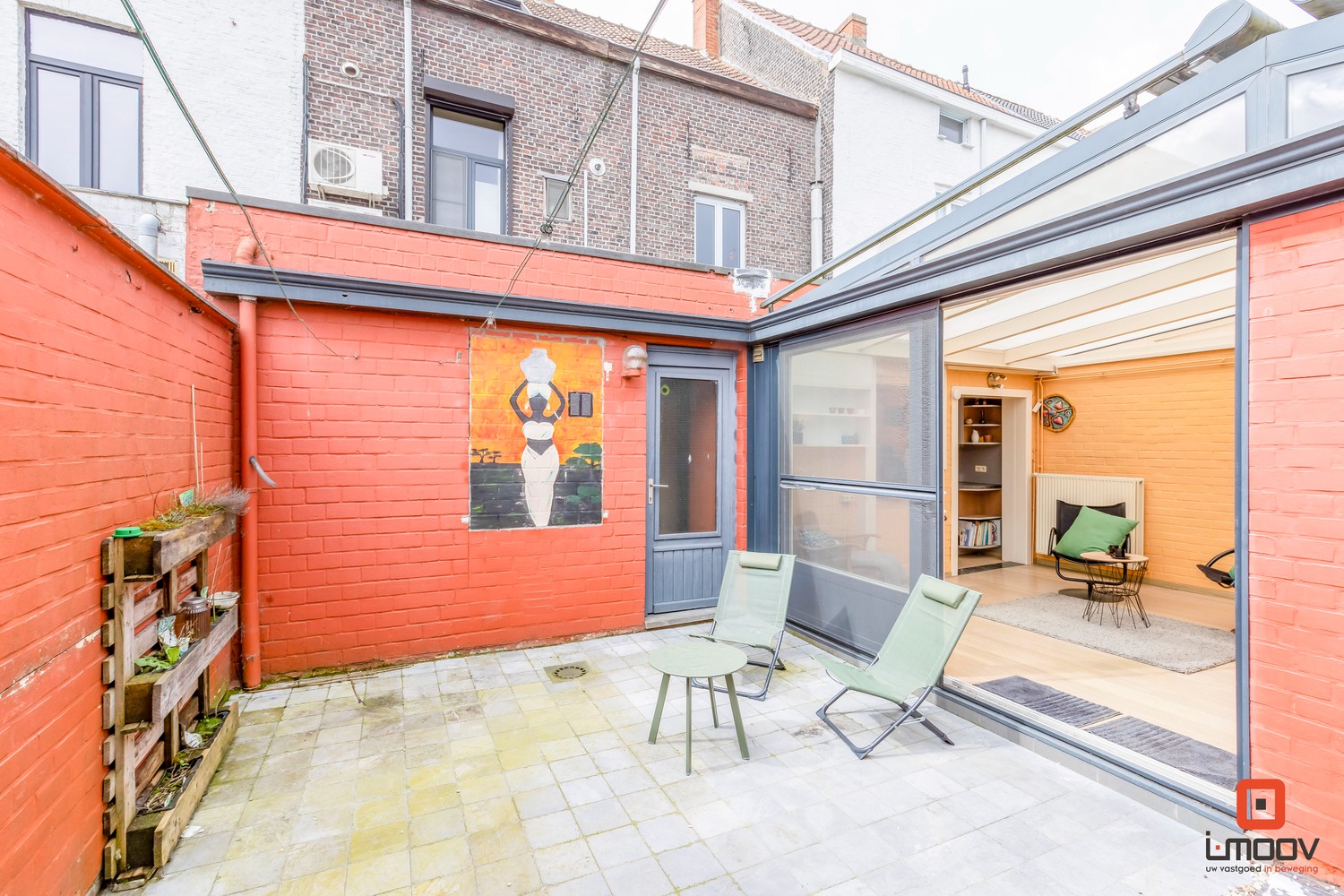 stadswoning met garage en zonnige buitenruimte 