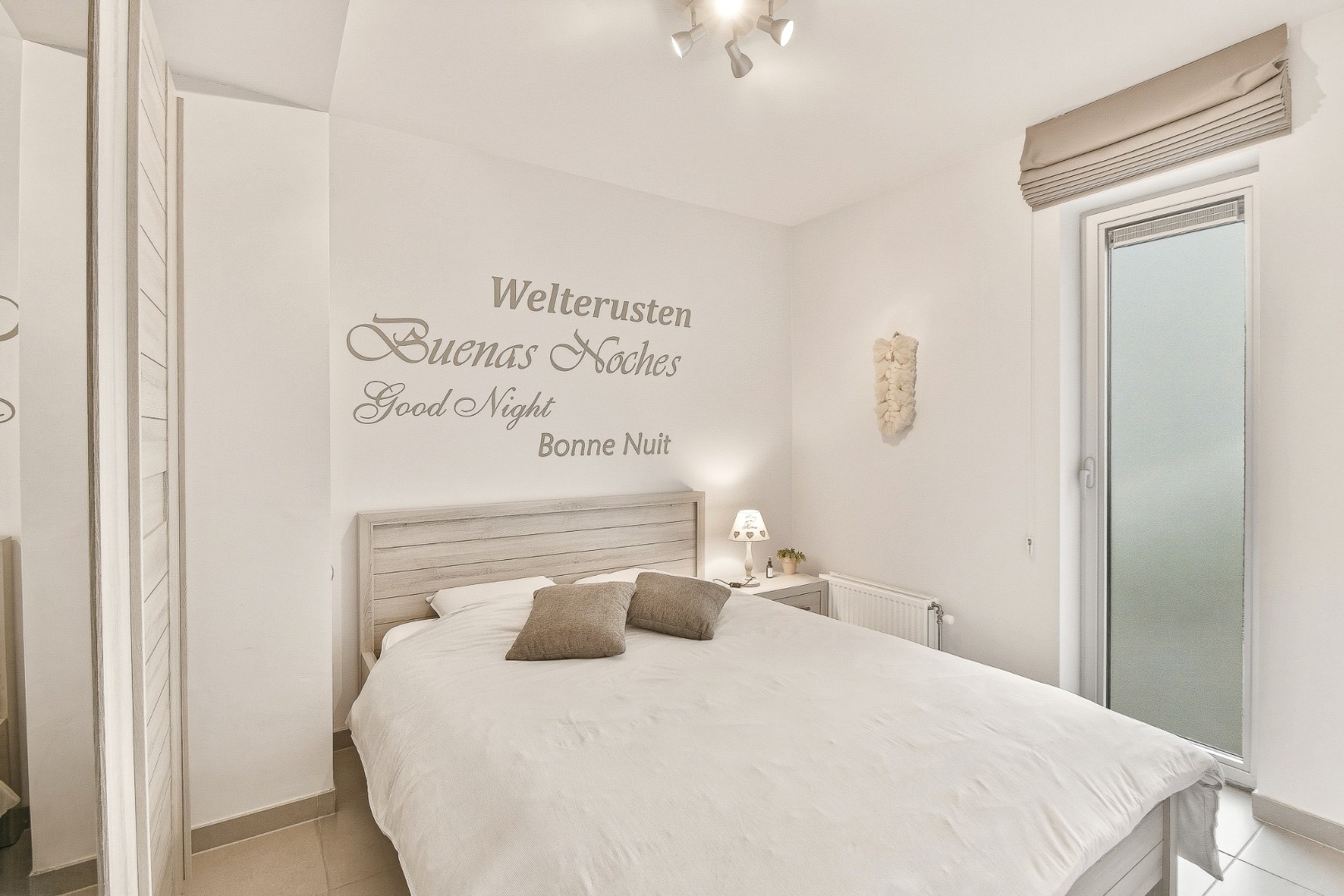 Instapklaar gelijkvloers appartement met zonnig terras 