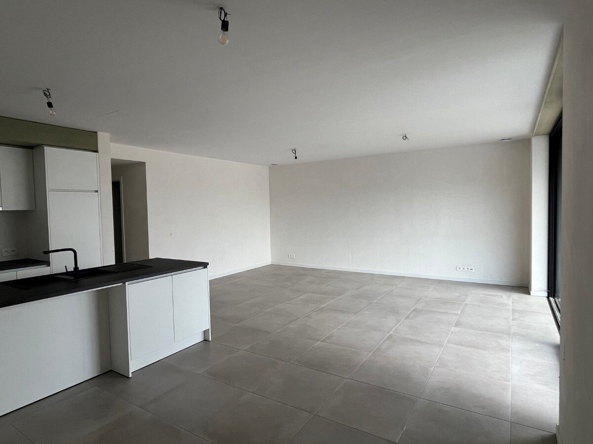 Ruim 2 slpk-appartement incl. staanplaats en kelderberging. 