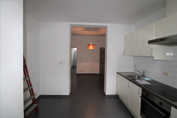 Rijwoning met 2 slaapkamers en koer te Roeselare 