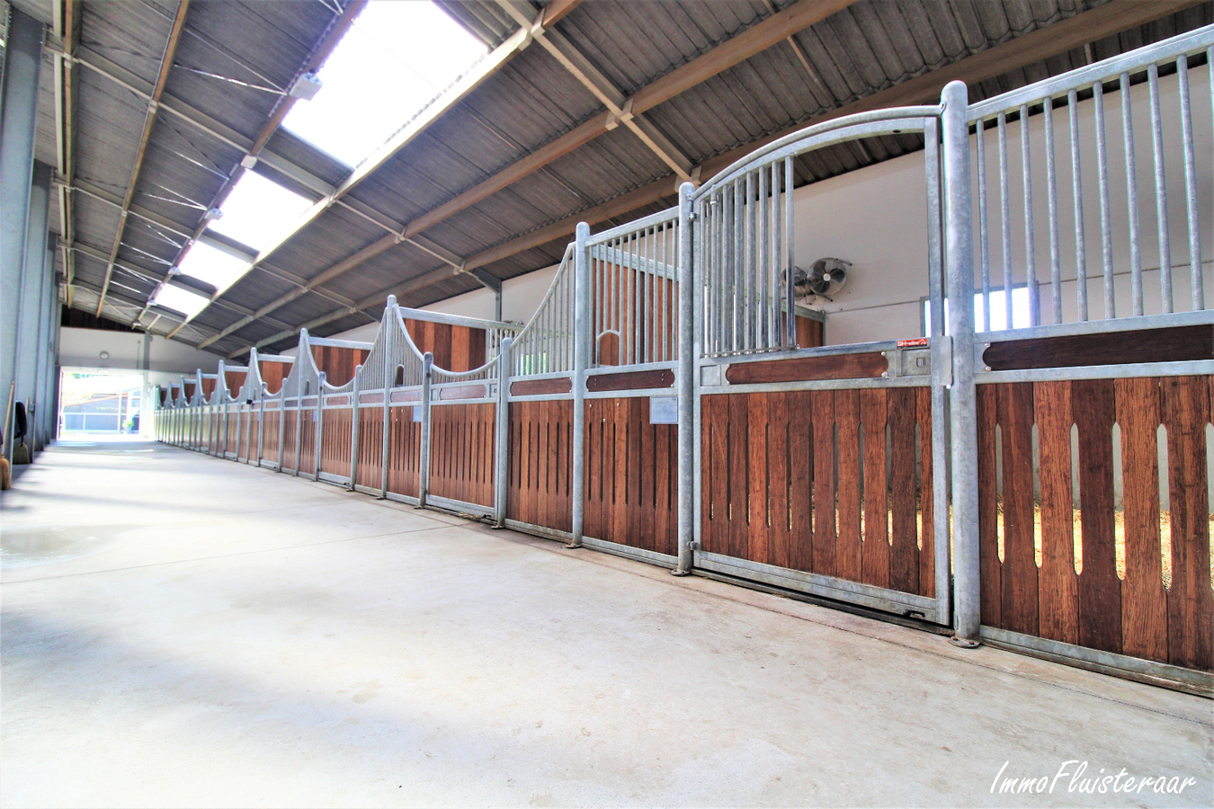 Professional recently built equestrian center on more than 3ha at Hannut (Luik/Liège; Belgium) 