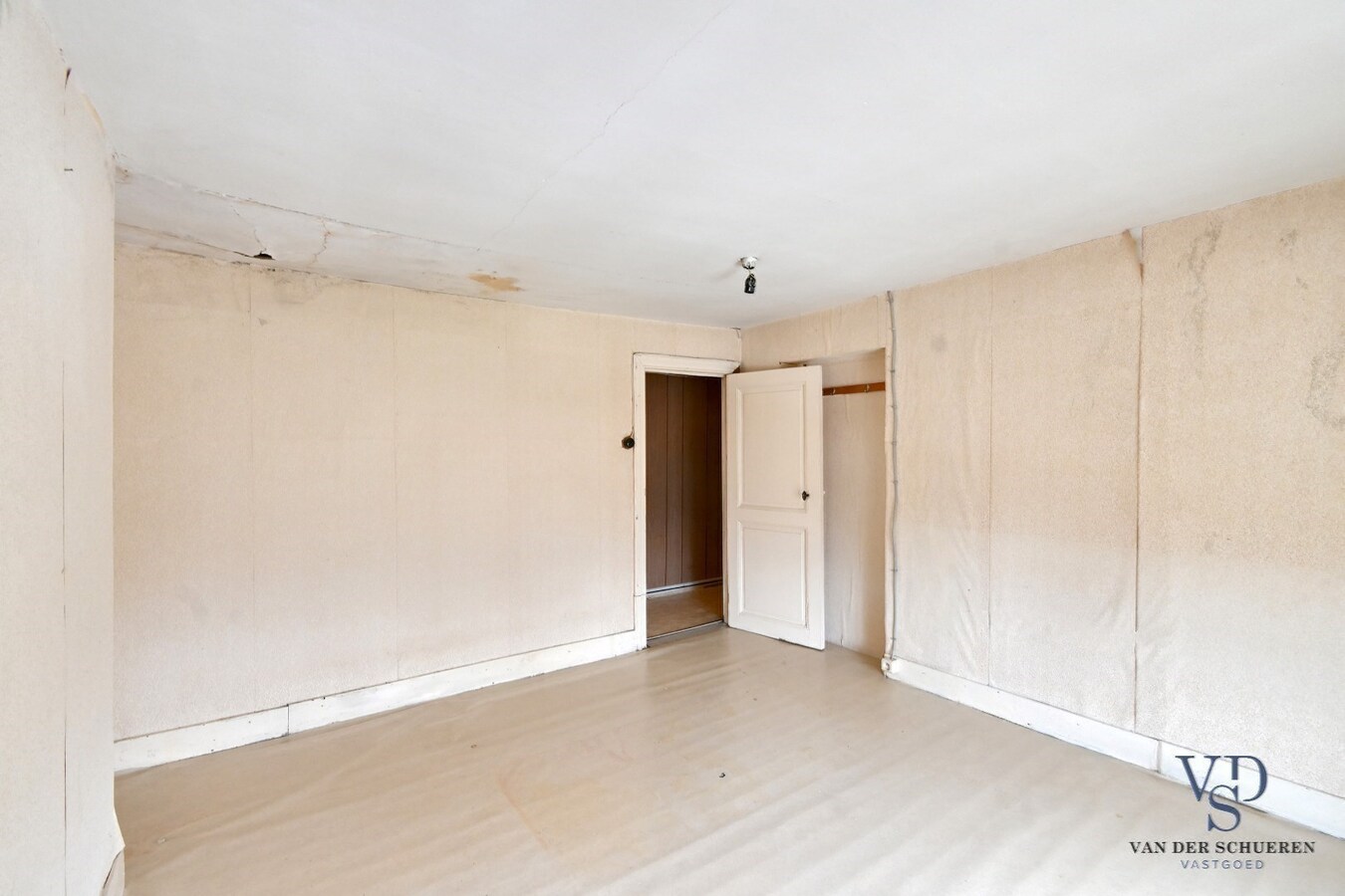 Woning met belendend perceel weiland 