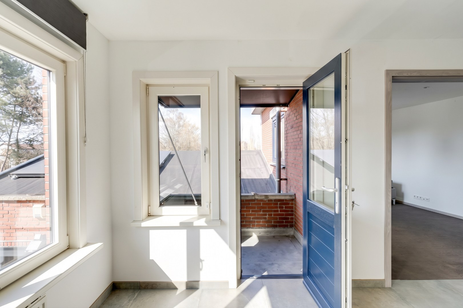 Ruime woning voor gemengd gebruik met loods te koop, wonen en werken op één toplocatie in Zelzate 